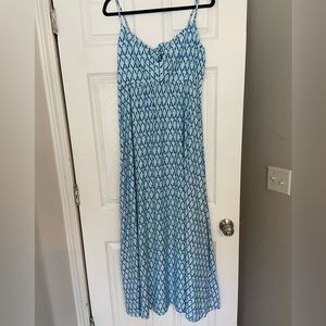 Vineyard Vines 14 only worn once. Was a great cruise/vacation dress!